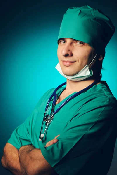 Chirurg Met Stethoscoop Blauwe Achtergrond — Stockfoto