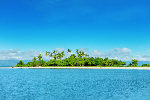 Красивый необитаемый остров на Филиппинах