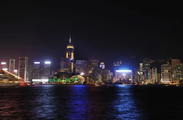 夜の香港の街並み — ストック写真