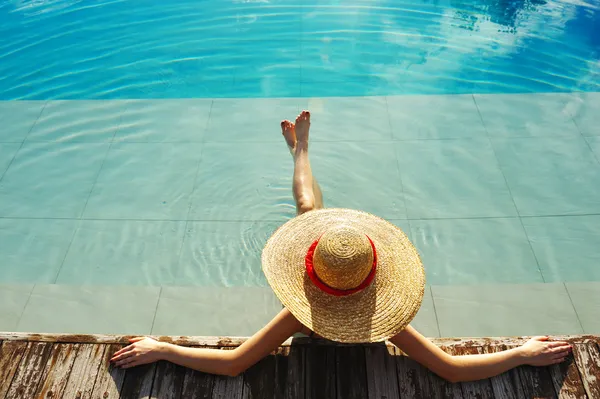 Woman at poolside — Stock Photo, Image