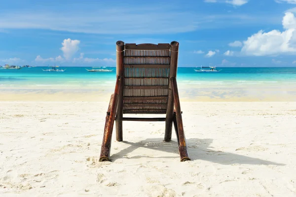 Chaise lounge en la playa —  Fotos de Stock