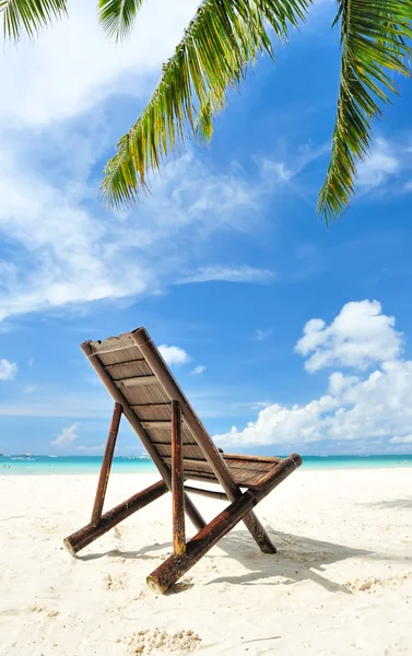 Chaise lounge en la playa —  Fotos de Stock