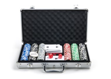 Beyaz bir arka plan üzerinde izole metalik bir durumda Poker ayarla