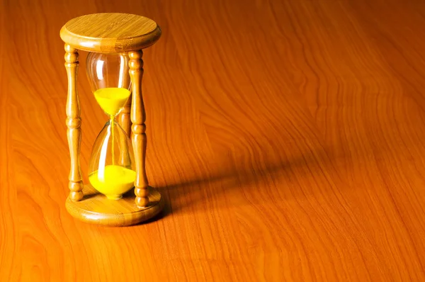 Концепция времени с песочными часами — стоковое фото