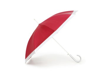 Beyaz arka plan üzerinde izole renkli şemsiye