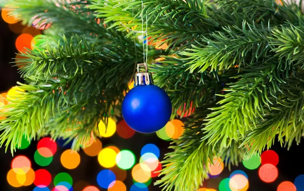 Kerstdecoratie en wazig lichten op achtergrond — Stockfoto