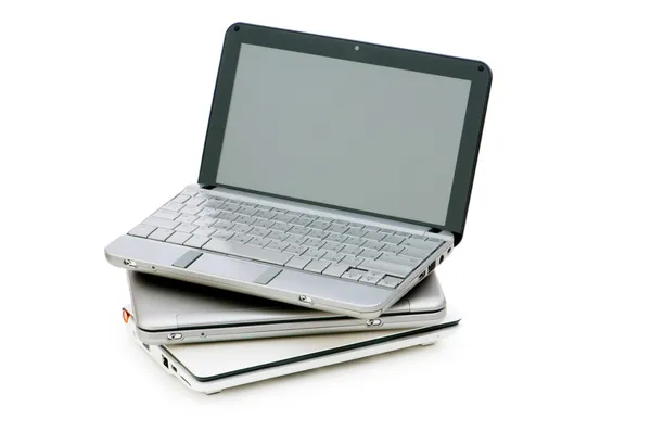 Elegante netbook isolato sullo sfondo bianco — Foto Stock