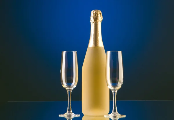 Champagne mod farvegradient baggrund - Stock-foto