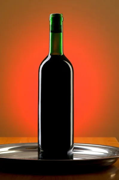 Vin mot färgen tonad bakgrund — Stockfoto