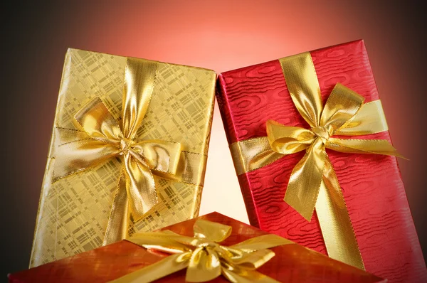 Gift box against gradient background — Stock Photo, Image