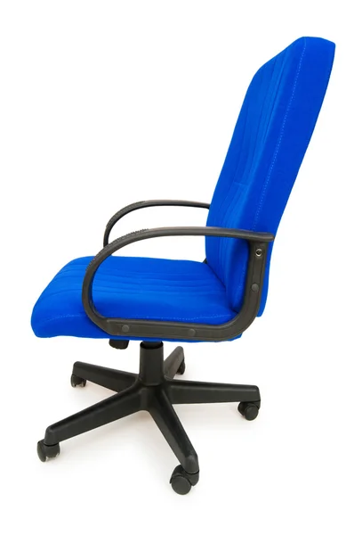 Синий офисный стул изолирован на белом — стоковое фото