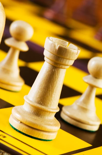 ボード上の部分とのチェス コンセプト — ストック写真