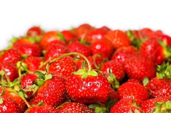 红色的草莓在白色背景上孤立 — 图库照片