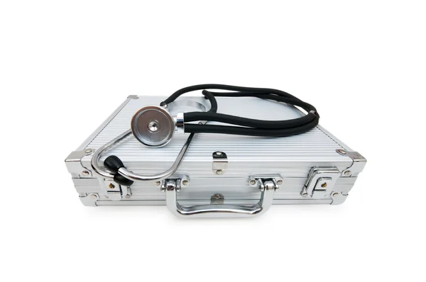 聴診器と、白で隔離されるケース — ストック写真