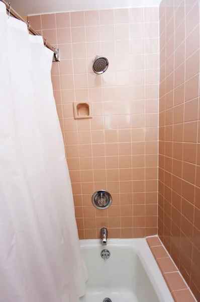 현대적인 욕실 타일로 장식 된 — 스톡 사진
