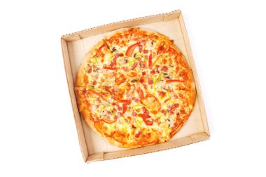 Beyaz arka plan üzerinde izole pizza