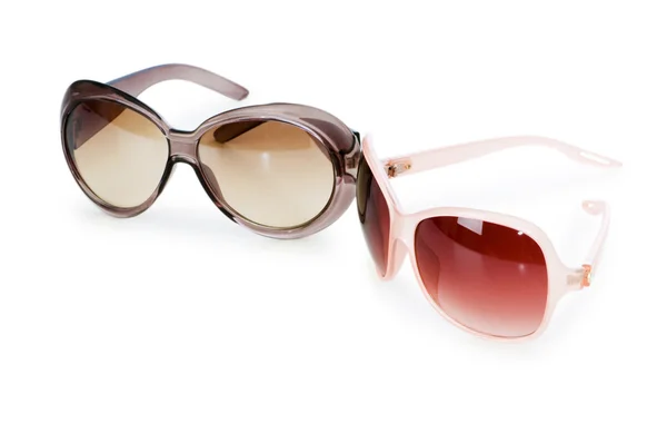 Стильные солнцезащитные очки на белом фоне — стоковое фото