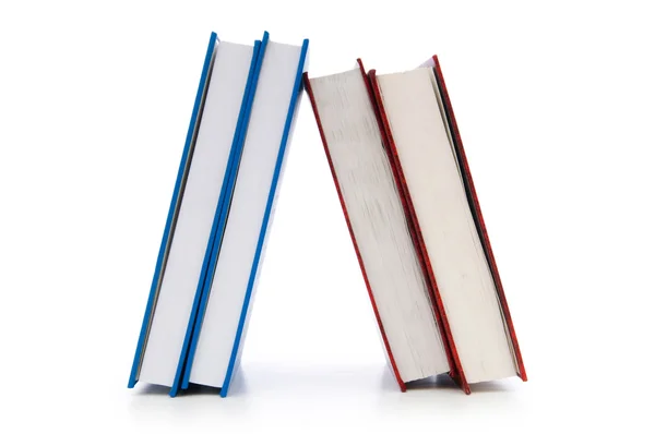 Bücherstapel isoliert auf weißem Hintergrund — Stockfoto