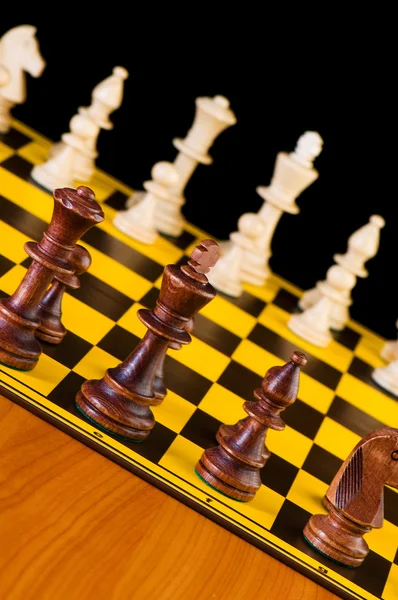 Koncept šachové figurky na šachovnici — Stock fotografie