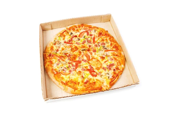 Pizza isolata sullo sfondo bianco — Foto Stock