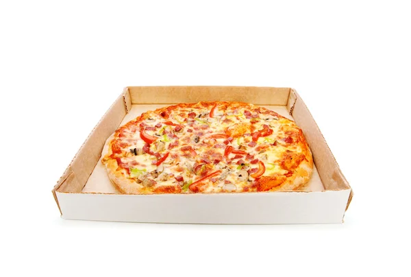 Піца ізольована на білому фоні — стокове фото