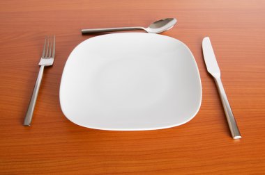 set tablo üzerinde düzenlenen kaplar