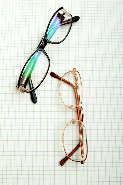 Olvasó szemüveg, fekete oldalán — Stock Fotó