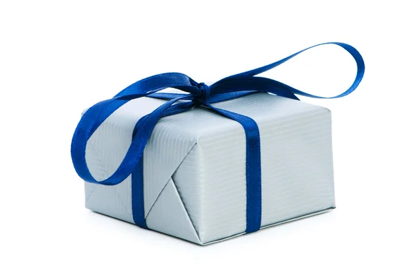 흰색 배경에 분리되어 있는 선물 상자 — 스톡 사진