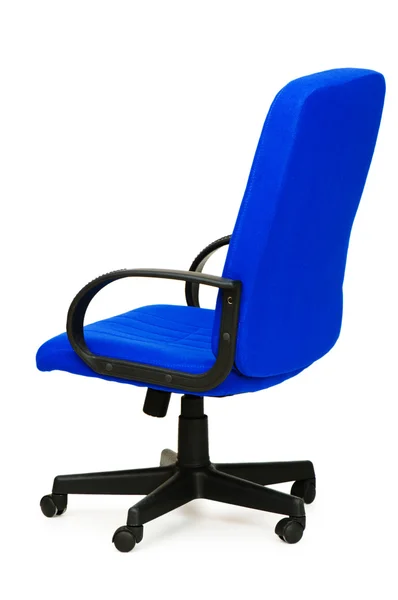 Üzerinde beyaz izole mavi ofis koltuğu — Stok fotoğraf