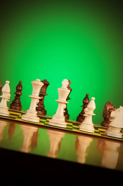 Koncept šachové figurky na šachovnici — Stock fotografie