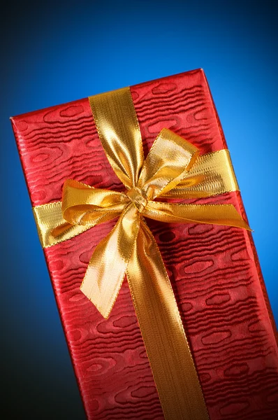Gift box against gradient background — Stock Photo, Image