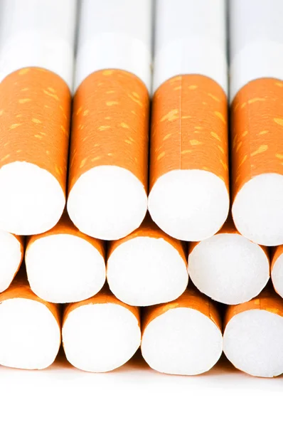 Roken van sigaretten geïsoleerd op de witte achtergrond — Stockfoto