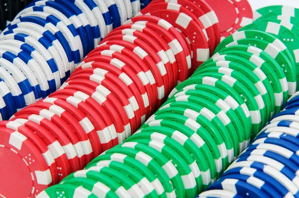 白い背景で隔離のカジノ チップ — ストック写真