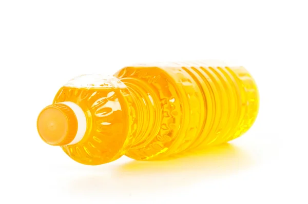 Бутылка оливкового масла, изолированного на белом — стоковое фото