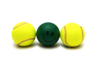 Tenis topları ve üzerinde beyaz izole smilie