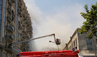 İtfaiye şehir yangın mahallinde