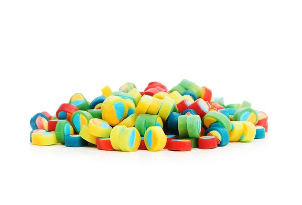 Барвисті цукерки ізольовані на білому тлі — стокове фото