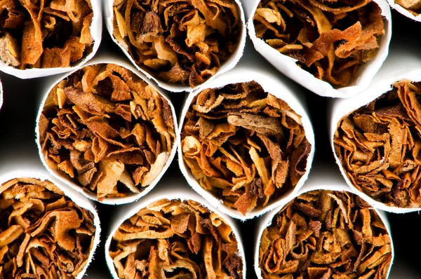 Κοντινό πλάνο καπνίζουν τσιγάρα ως Αντικαπνιστικά έννοια — Φωτογραφία Αρχείου