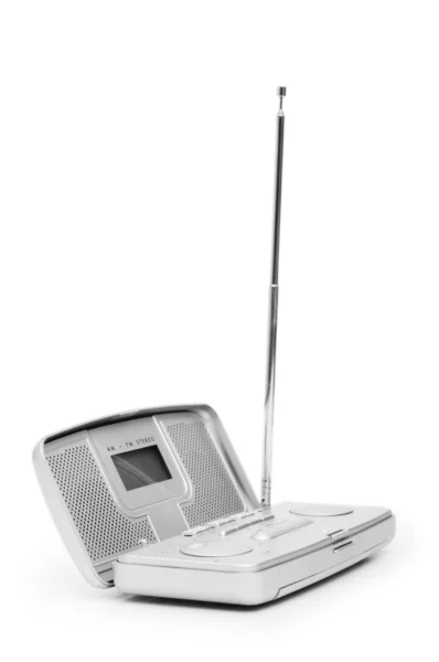 白い背景で隔離された銀のラジオ — ストック写真