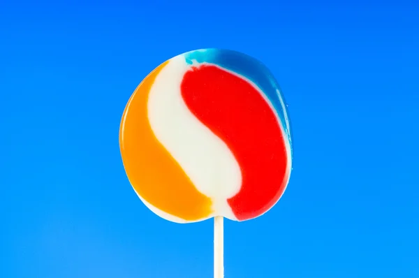रंगीन पृष्ठभूमि के खिलाफ रंगीन lollipop — स्टॉक फ़ोटो, इमेज