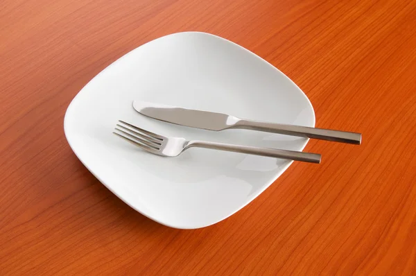 Zestaw naczynia ułożone na stole — Zdjęcie stockowe
