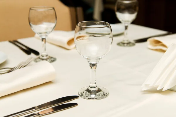 Wine glasses on the table - shallow depth of field — Stock Photo, Image