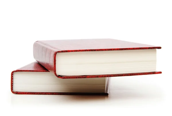 Книги, связанные с кожей, изолированные на белом фоне — стоковое фото