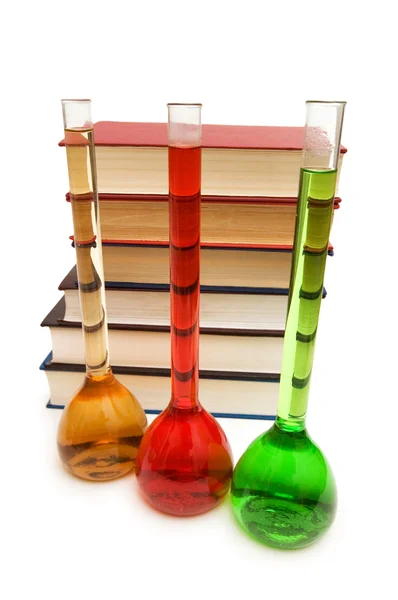 Chemie concept met buizen en boeken op wit — Stockfoto