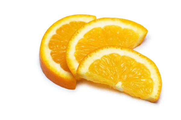 Drie oranje segmenten geïsoleerd op de witte — Stockfoto