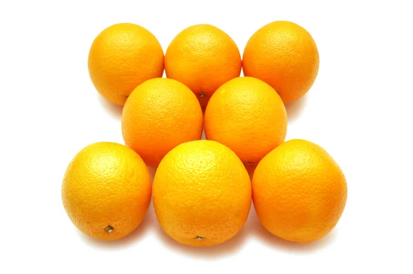 Muitas laranjas isoladas no fundo branco — Fotografia de Stock