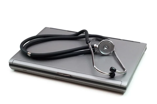 Stethoskop und Laptop veranschaulichen Konzept der digitalen Sicherheit — Stockfoto
