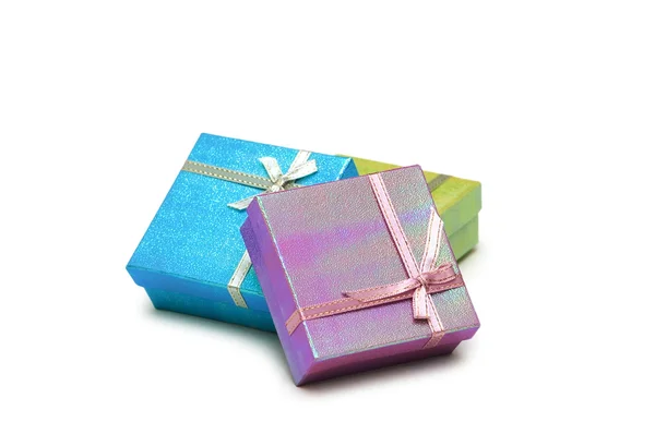 Drie giftboxes geïsoleerd op de witte achtergrond — Stockfoto