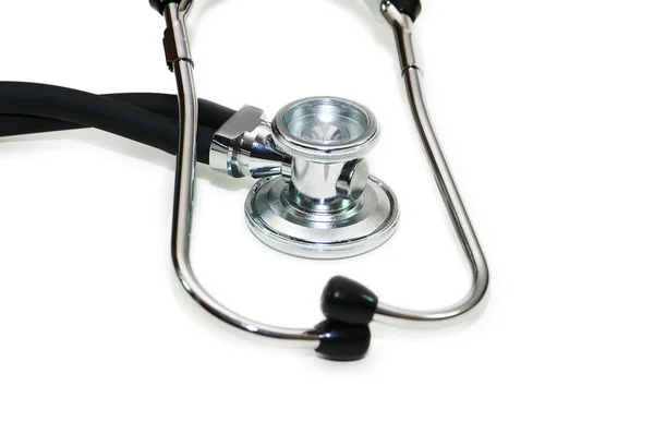 白い背景で隔離された医学の聴診器 — ストック写真