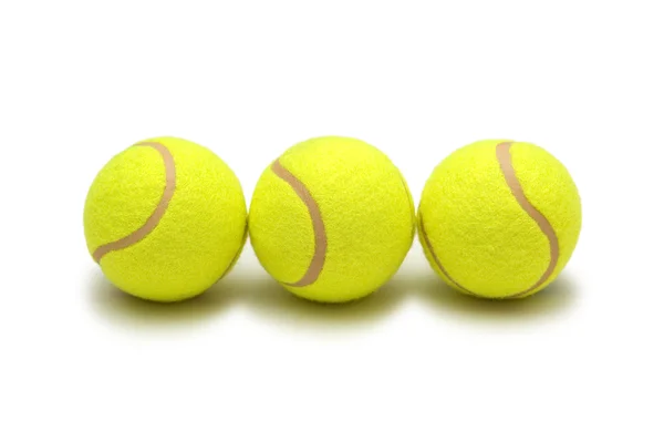 Üç tenis topları üzerinde beyaz izole — Stok fotoğraf